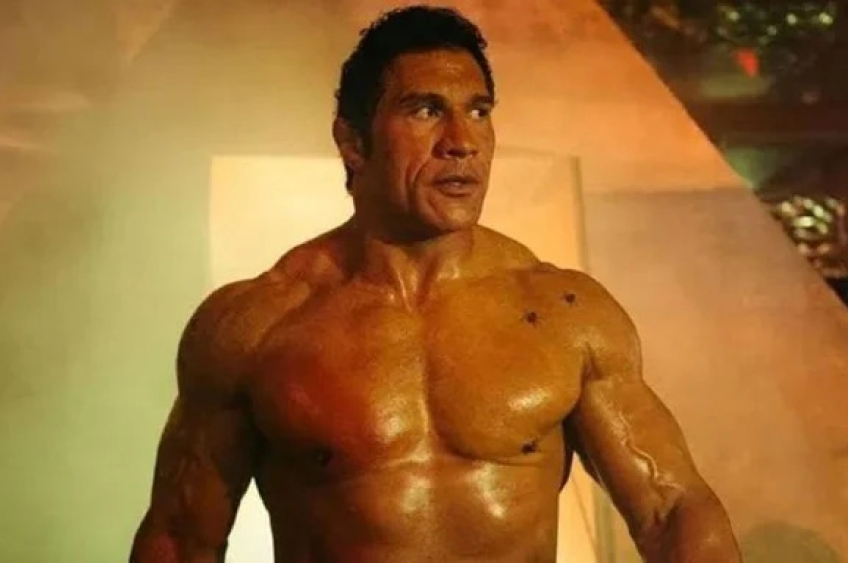 Dwayne Johnson surge irreconhecível no trailer de 'The Smashing Machine'