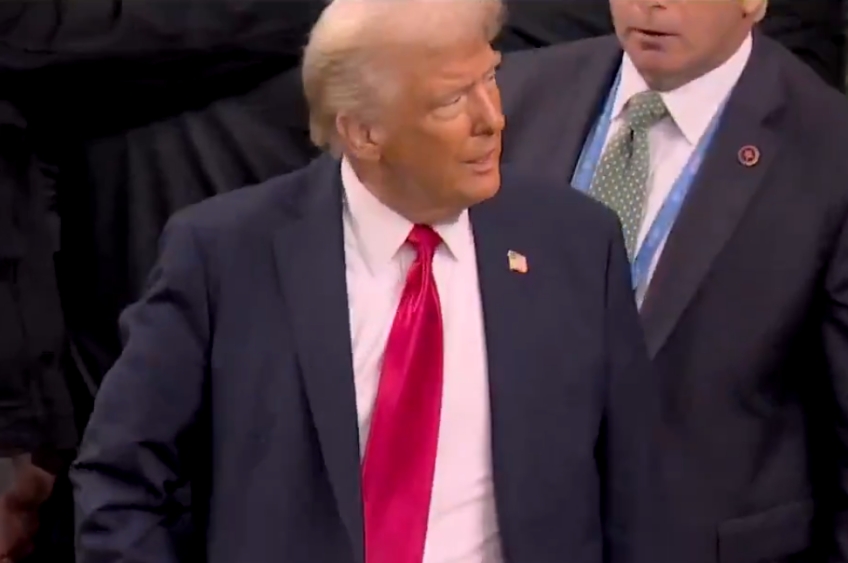 Donald Trump marca presença no Super Bowl 2025