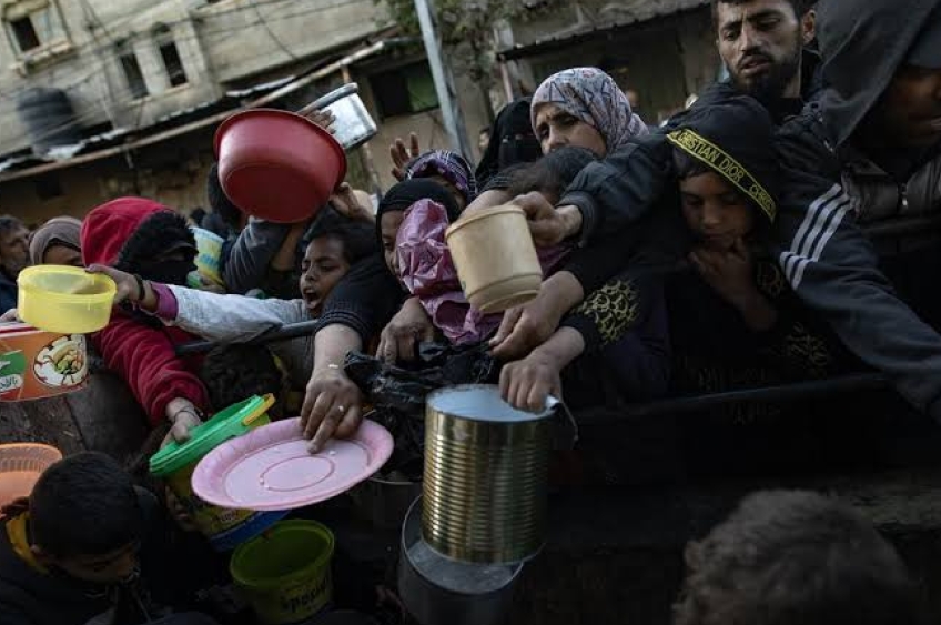 Durante distribuição de comida militares israelenses abrem fogo contra multidões palestinas 