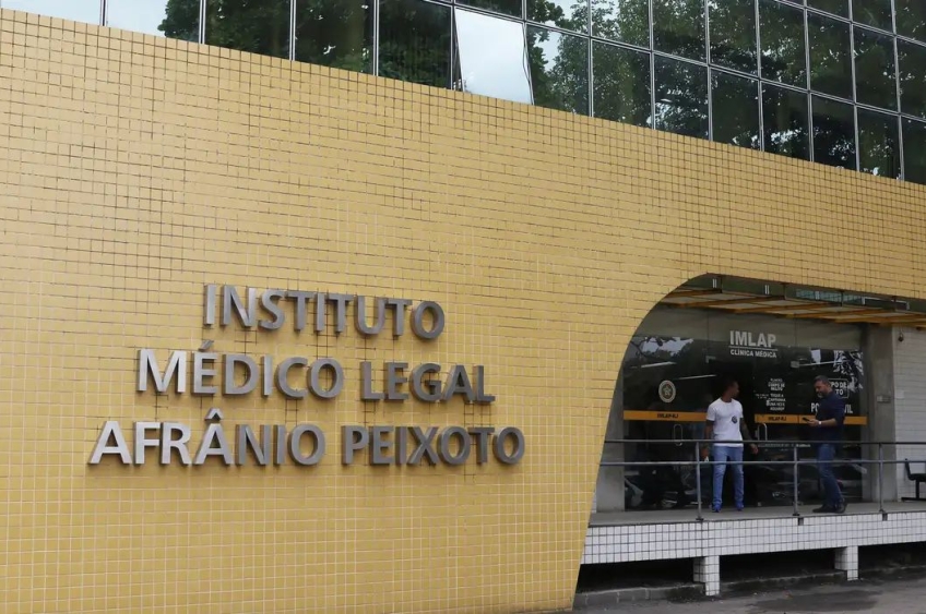 Corpo de Juliana Marins passa por nova necropsia no Rio após acidente na Indonésia