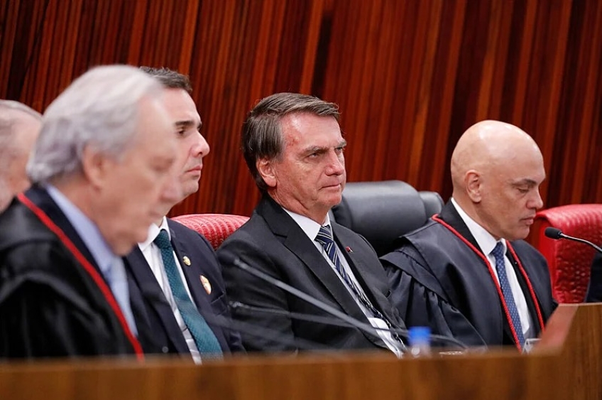 Moraes analisa denúncia e PGR reafirma acusação contra Bolsonaro