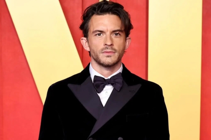 Jonathan Bailey comenta sobre futuro em “Bridgerton” e diz que não pretende deixar a série
