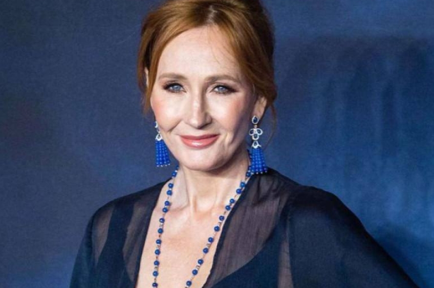 JK Rowling afirma: Ator da série de Harry Potter não será demitido por apoio a direitos trans
