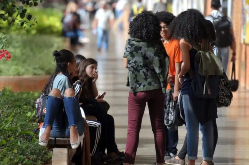 Campanha arrecada fundos para bolsas de estudo voltadas a estudantes negros