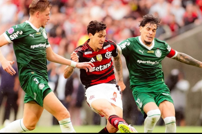 Flamengo vence o Palmeiras no Maracanã e encosta na liderança do Campeonato Brasileiro
