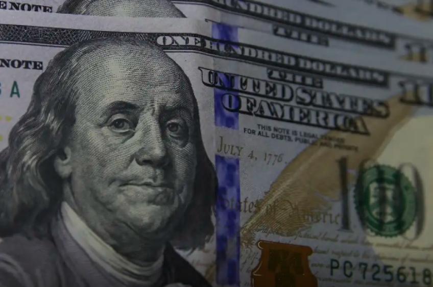 Mesmo com tarifas de Trump sobre aço e alumínio, dólar tem queda