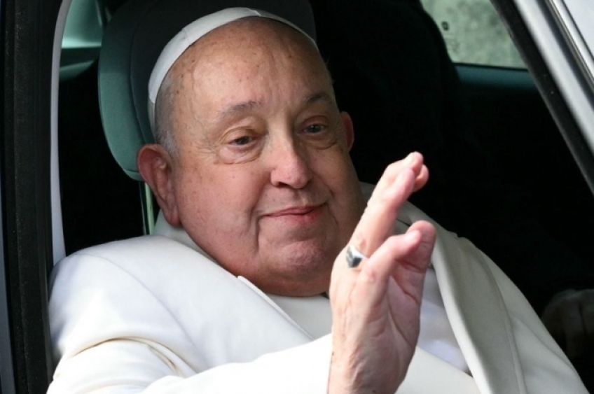 Papa Francisco segue internado, mas apresenta melhora no quadro de pneumonia