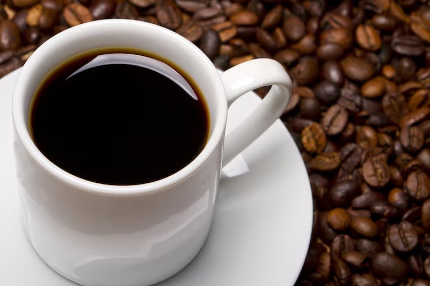 Cafezinho durante as refeições pode fazer mal