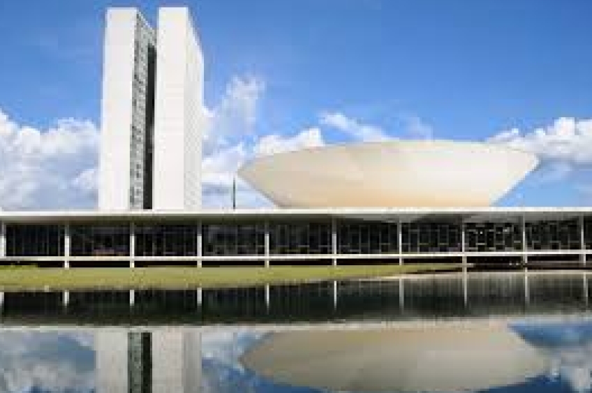 Câmara dos Deputados aprova urgência de lei que classifica facções como organizações terroristas