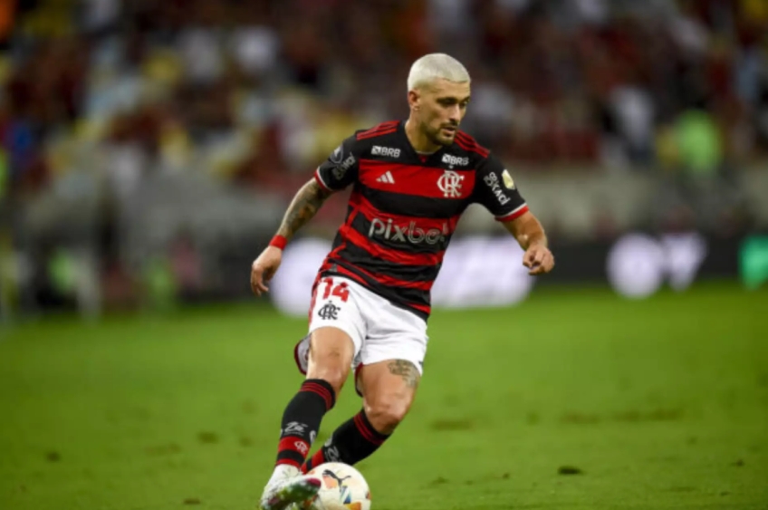 Jogadores do Flamengo enfrentam tentativa de assalto; carro do goleiro Rossi é atingido por tiros durante a ação