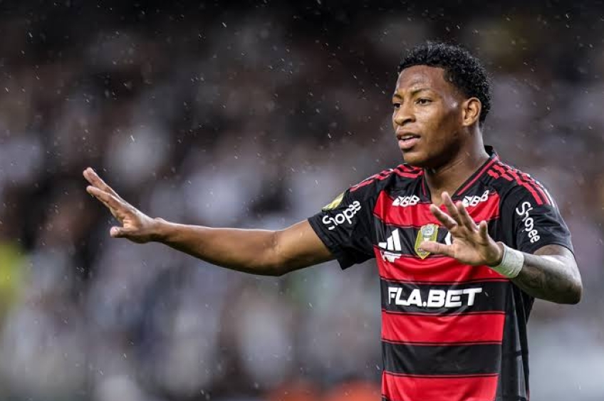 Plata retorna ao Flamengo para tratar lesão após pedir desconvocação da seleção equatoriana