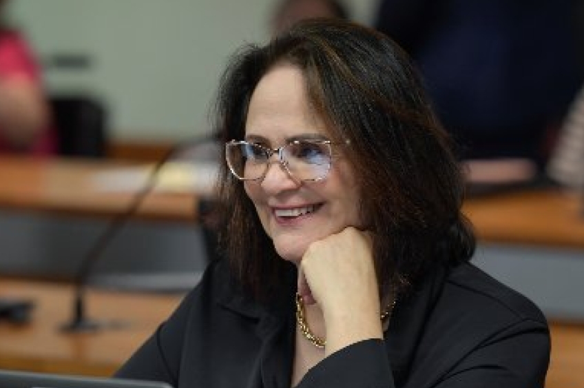 Oposição coleta assinaturas para CPMI sobre fraudes no INSS