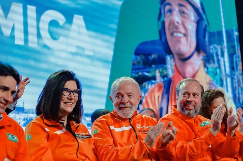 Lula cobra fiscalização sobre preços dos combustíveis e critica lucros abusivos de postos